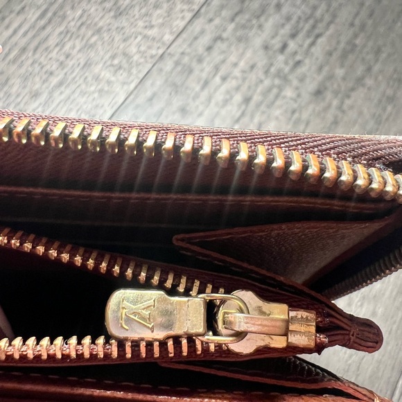 Authentic LOUIS VUITTON Monogram Zippy Organizer Wallet - Picture 10 of 15